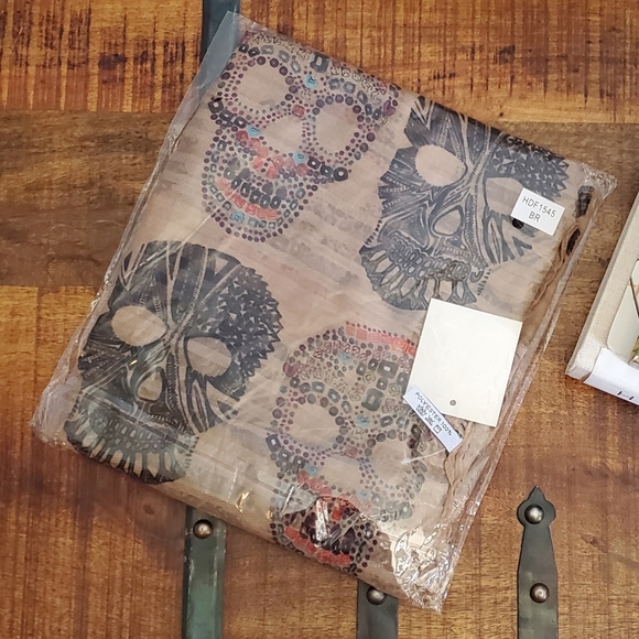 🤎 Bohemian Sugar Skull Scarf 🤎 - Picture 7 of 8
